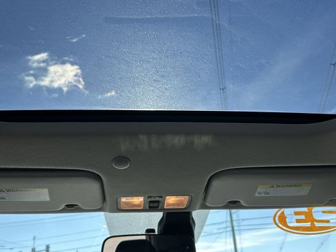 Used 2023 Hyundai Venue SEL image 22