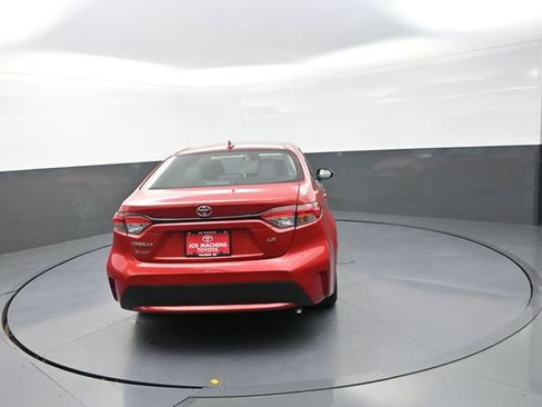 Used 2021 Toyota Corolla LE FWD image 49