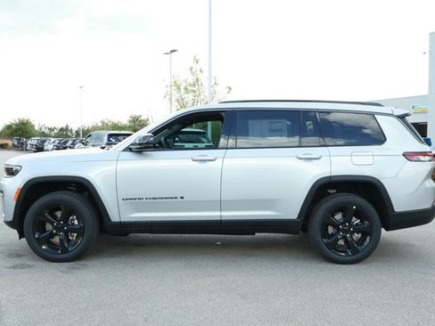 New 2026 Jeep Grand Cherokee L Limited RWD image 9