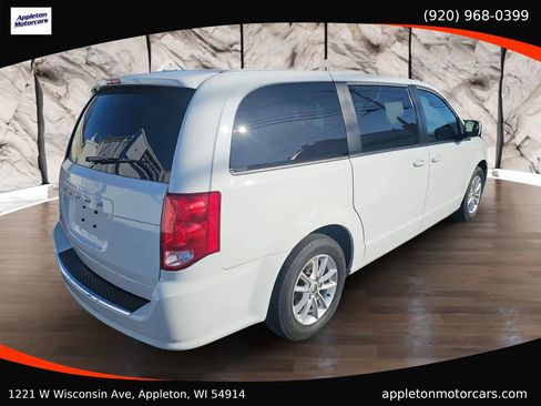Used 2020 Dodge Grand Caravan SE image 6