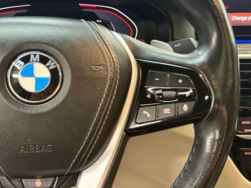 Used 2021 BMW 530i w/ Convenience Package image 28