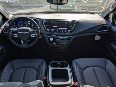 New 2026 Chrysler Pacifica Select FWD image 17