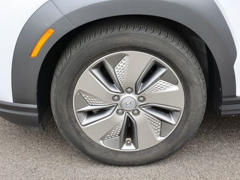 Certified 2021 Hyundai Kona Limited FWD image 12