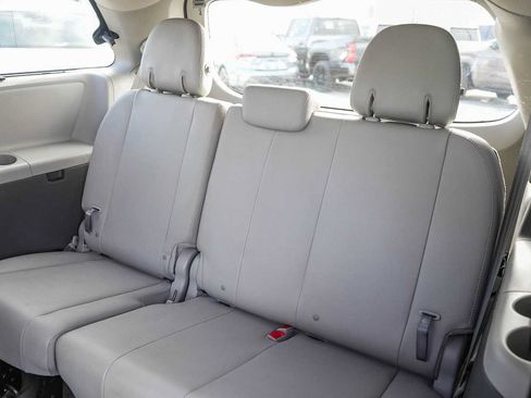 Used 2017 Toyota Sienna XLE w/ XLE Navigation Package FWD image 20