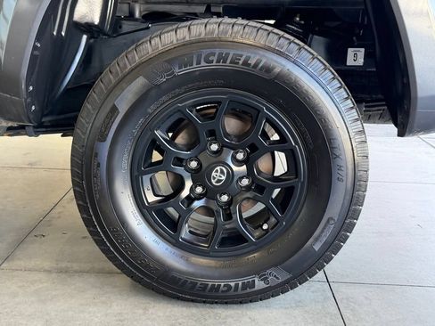 Certified 2019 Toyota Tacoma SR5 AWD/4WD image 16