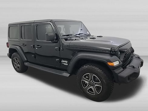 Used 2019 Jeep Wrangler Unlimited Sport S AWD/4WD image 3