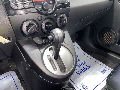 Used 2014 MAZDA MAZDA2 Sport FWD image 19