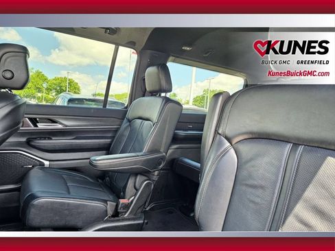 Used 2024 Jeep Wagoneer Series II AWD/4WD image 14