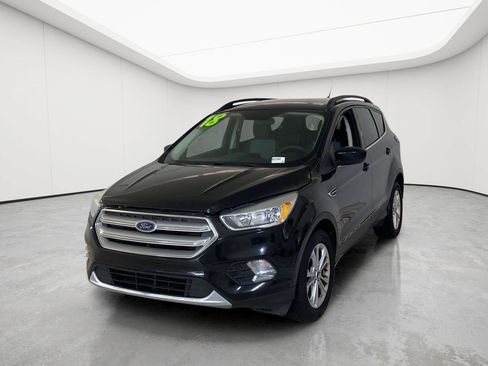 Used 2018 Ford Escape SE w/ SE Sync 3 Package AWD/4WD image 3