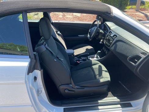 Used 2011 Chrysler 200 Touring image 7