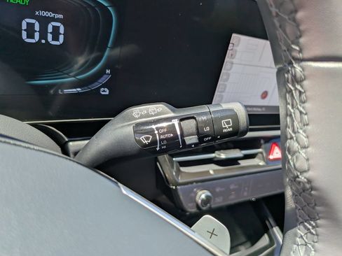 Certified 2025 Kia Niro EX Touring FWD image 31