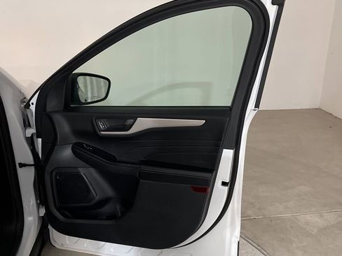 Used 2022 Ford Escape SE image 18