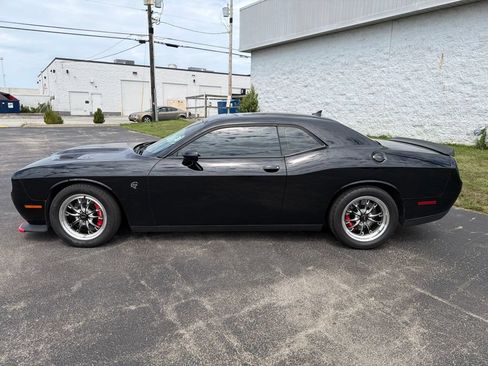 Used 2016 Dodge Challenger SRT Hellcat RWD image 8