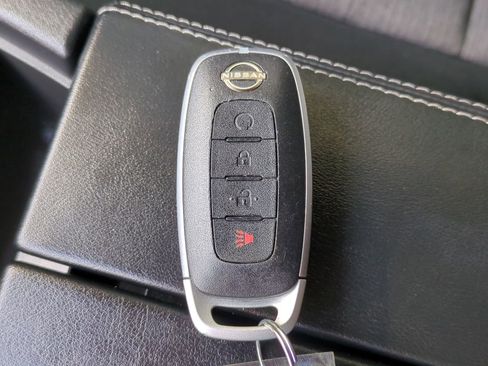 Used 2023 Nissan Rogue SV image 27