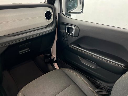 Used 2024 Jeep Wrangler Unlimited Sahara AWD/4WD image 10