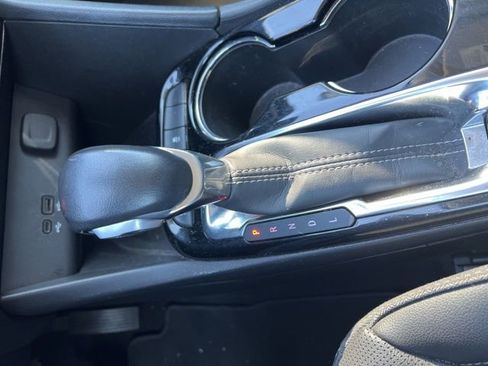 Used 2024 Buick Encore GX Sport Touring image 17