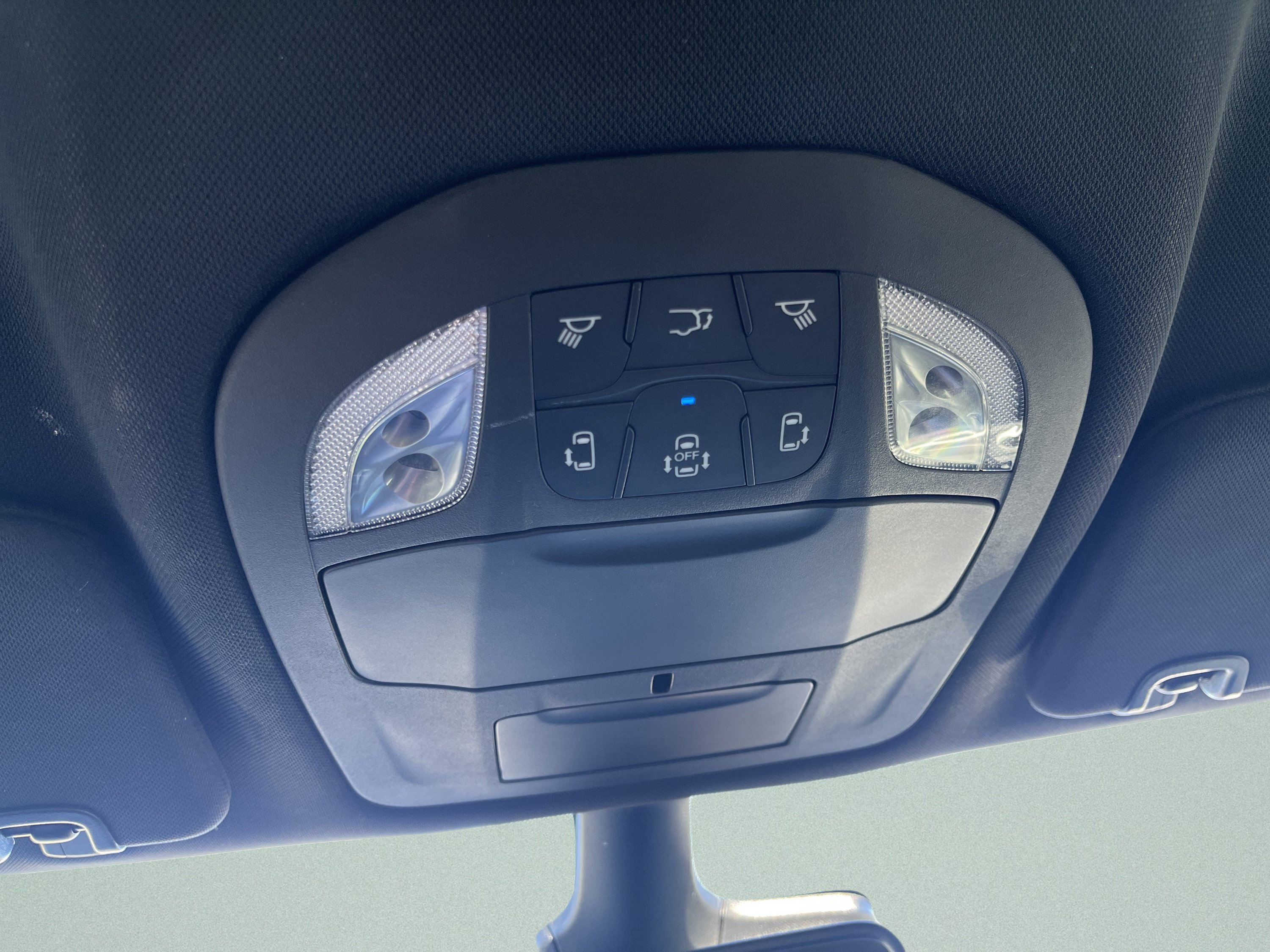 Used 2025 Chrysler Pacifica Select FWD image 18