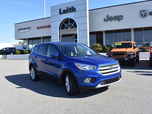 Used 2019 Ford Escape SE image 1