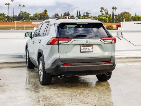Used 2020 Toyota RAV4 XLE Premium image 7