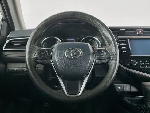 Used 2018 Toyota Camry LE image 17