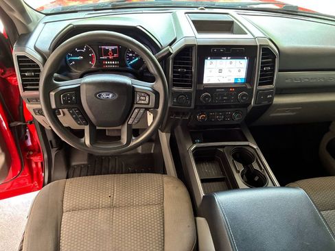 Used 2019 Ford F250 XLT w/ XLT Premium Package AWD/4WD image 16