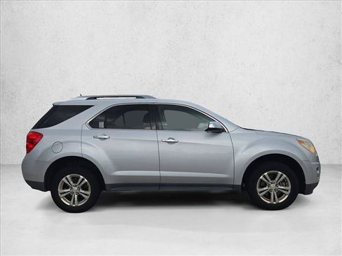 Used 2010 Chevrolet Equinox LT w/ Chrome Appearance Package FWD image 4