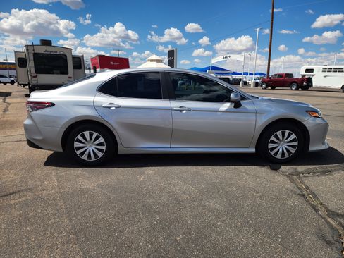 Used 2023 Toyota Camry LE image 4