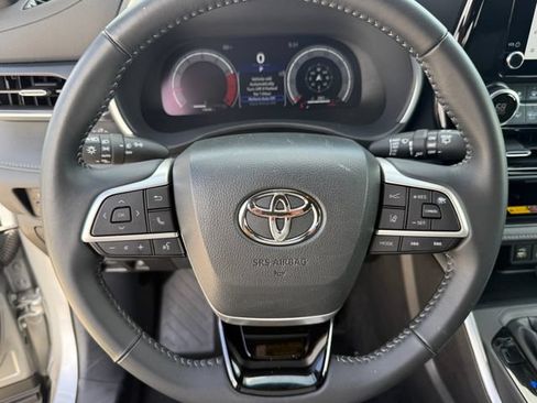 Used 2025 Toyota Highlander XSE AWD/4WD image 15
