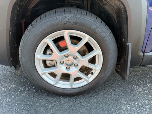 Used 2019 Jeep Renegade Latitude FWD image 11