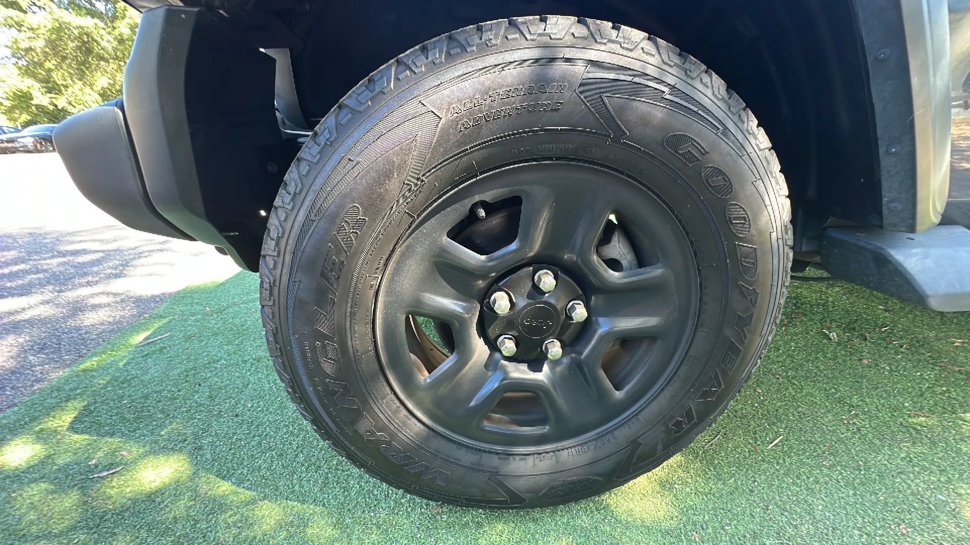 Used 2020 Jeep Wrangler Sport AWD/4WD image 18