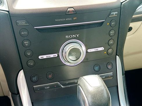 Used 2017 Ford Edge Titanium w/ Equipment Group 301A FWD image 17
