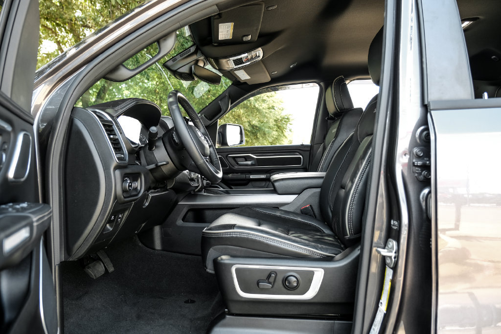 Used 2023 RAM 1500 Laramie AWD/4WD image 46