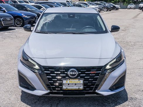 Used 2023 Nissan Altima 2.5 SR FWD image 2