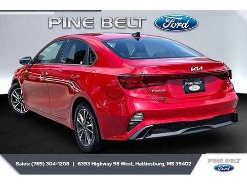 Used 2022 Kia Forte LXS w/ LXS Technology Package FWD image 2