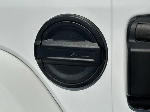 Used 2021 Jeep Wrangler Unlimited Sahara AWD/4WD image 16