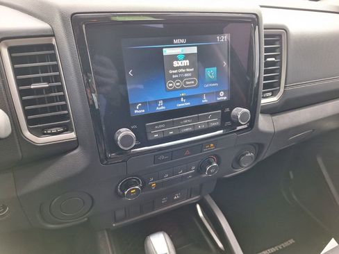Used 2024 Nissan Frontier SV image 12