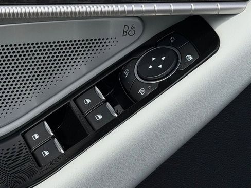 Certified 2025 Ford Explorer Platinum w/ Ultimate Package image 31