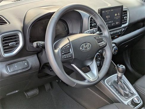 Used 2025 Hyundai Venue SEL image 14