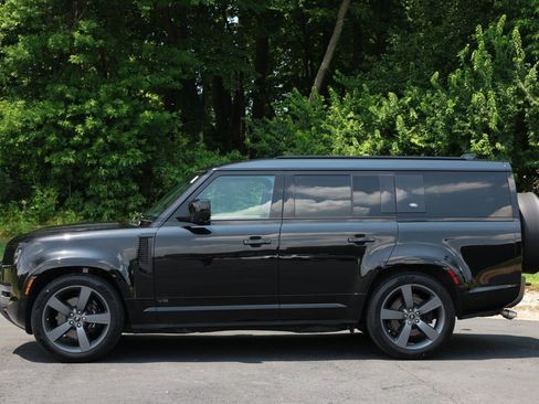 Used 2024 Land Rover Defender 130 V8 image 10