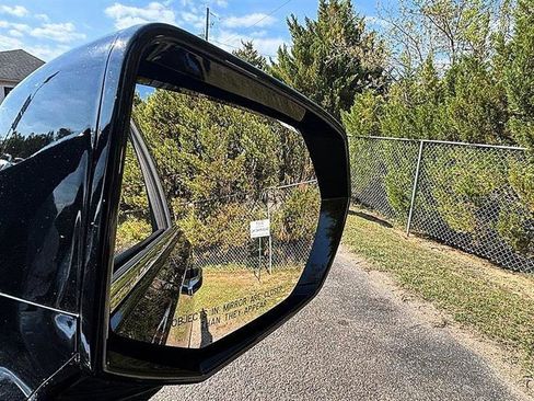 Used 2024 GMC Yukon XL Denali w/ Advanced Technology Package image 71