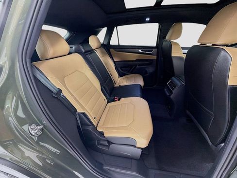 Used 2025 Volkswagen Atlas Cross Sport SEL R-Line image 29