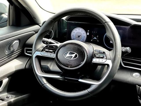 Used 2025 Hyundai Elantra Limited FWD image 30