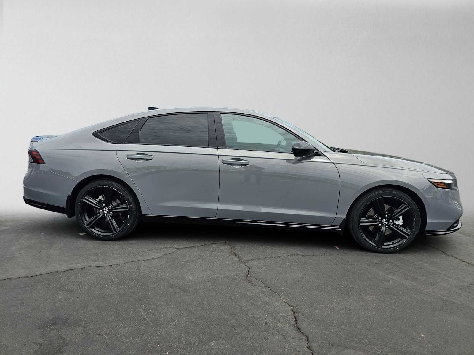 Used 2025 Honda Accord Sport image 2