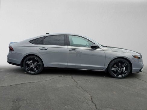 Used 2025 Honda Accord Sport image 2