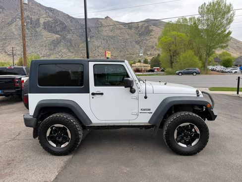 Used 2018 Jeep Wrangler Sport AWD/4WD image 36