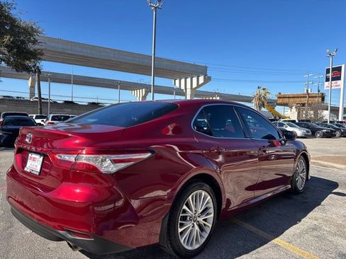 Used 2018 Toyota Camry XLE image 7