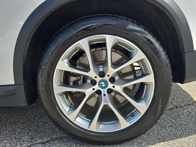 Used 2025 BMW X5 xDrive50e AWD/4WD image 33