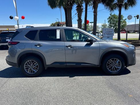 Used 2024 Nissan Rogue S AWD/4WD image 2