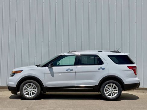 Used 2014 Ford Explorer XLT w/ Equipment Group 202A AWD/4WD image 3