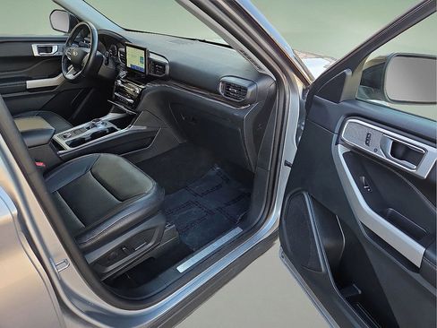 Used 2024 Ford Explorer Limited image 13